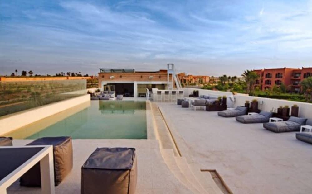 세사르 리조트 앤 스파 마라케시 외부 사진 The rooftop pool at the hotel