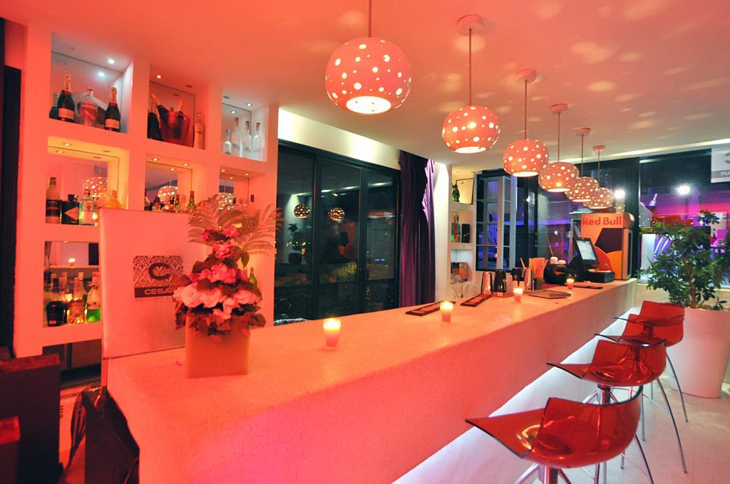 세사르 리조트 앤 스파 마라케시 외부 사진 The bar at the 10000 km² hotel