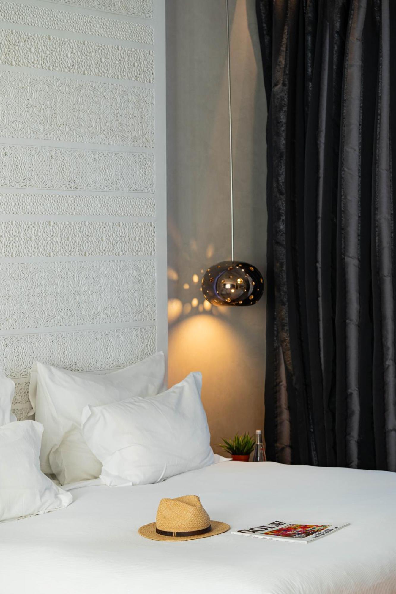 세사르 리조트 앤 스파 마라케시 외부 사진 A pendant light